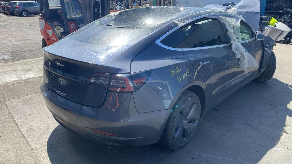 Tesla Model 3 по частям