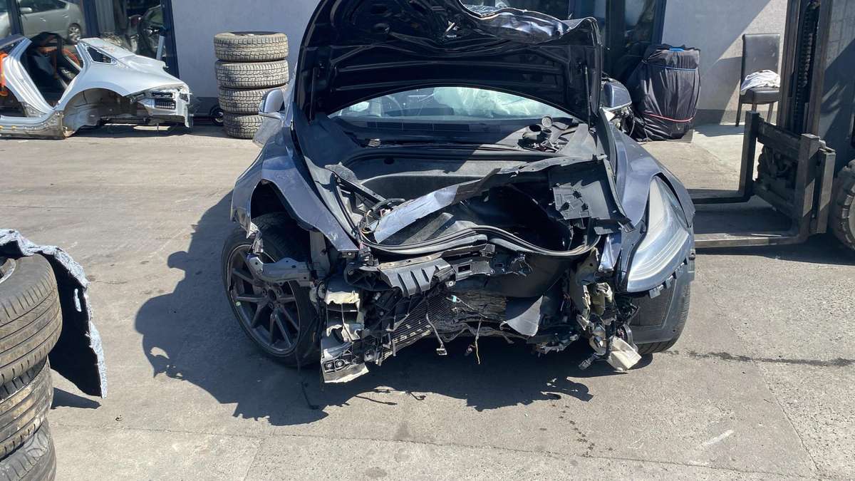 Tesla Model 3 по частям