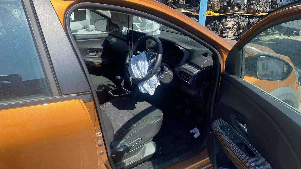 Dacia Sandero rezerves daļās