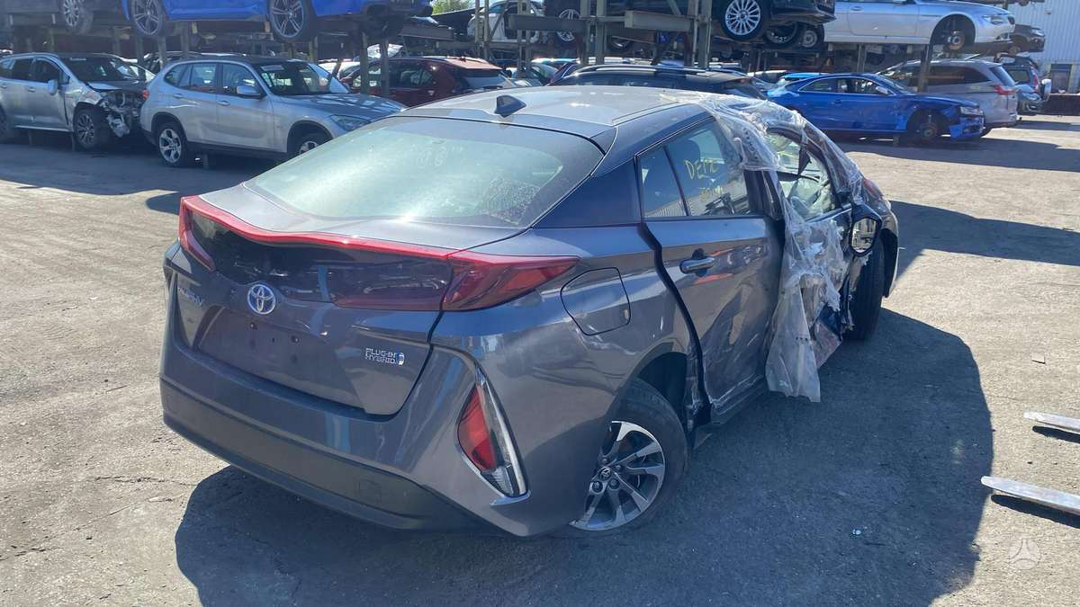 Toyota Prius по частям