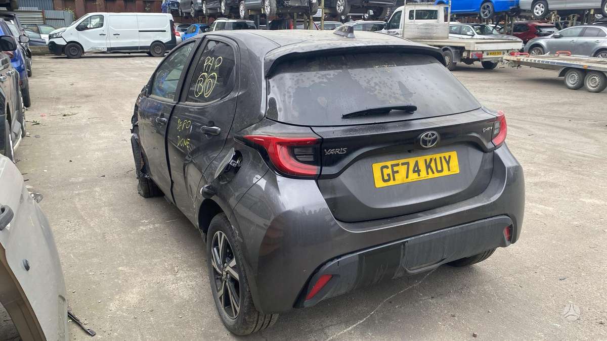Toyota Yaris for parts