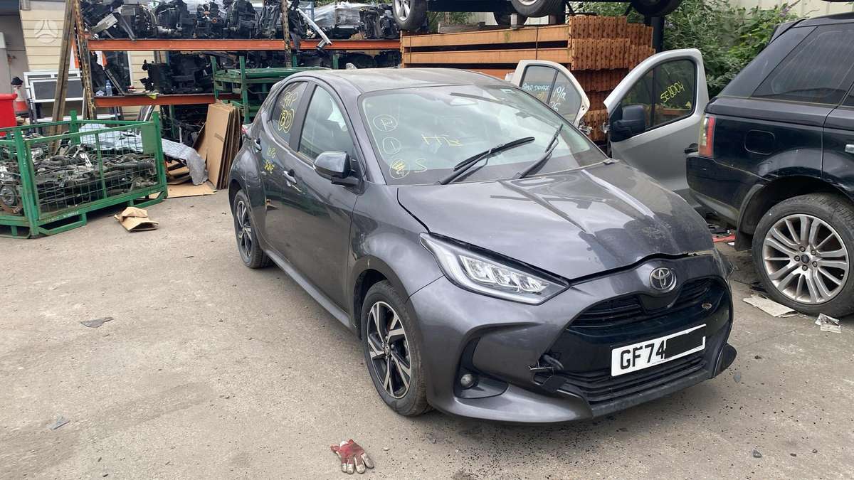 Toyota Yaris for parts