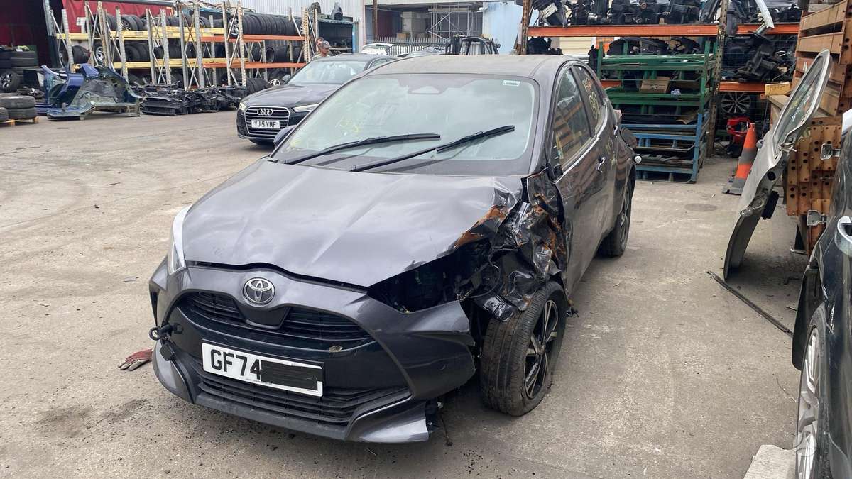 Toyota Yaris for parts
