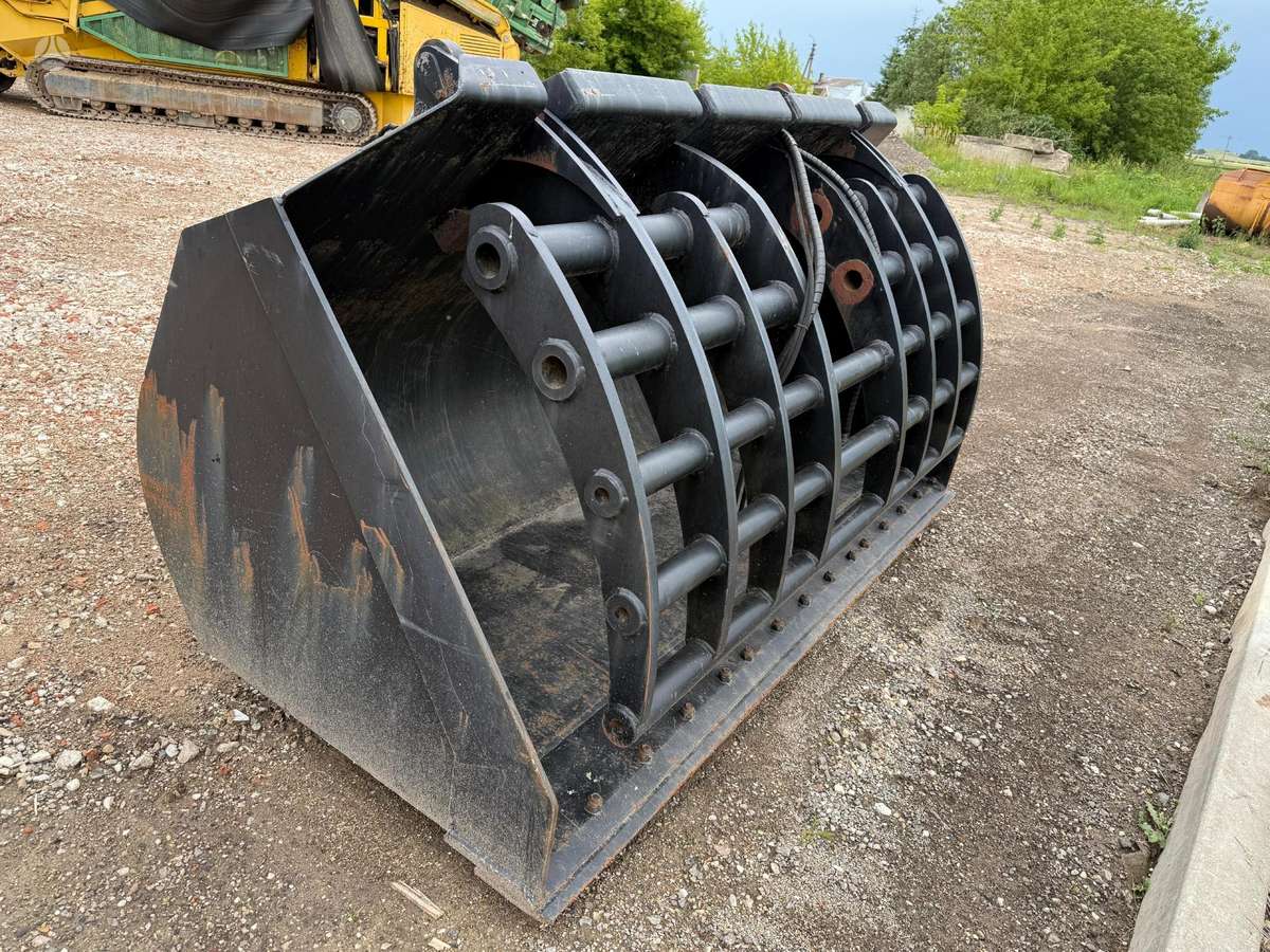 JCB 457HT, buckets