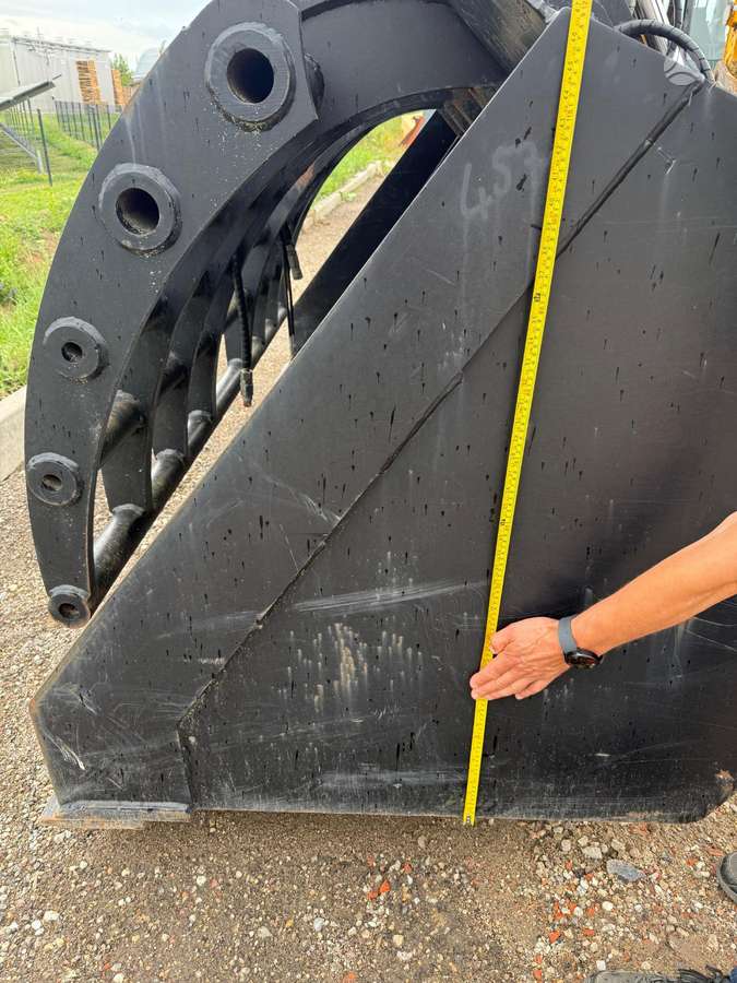 JCB 457HT, buckets