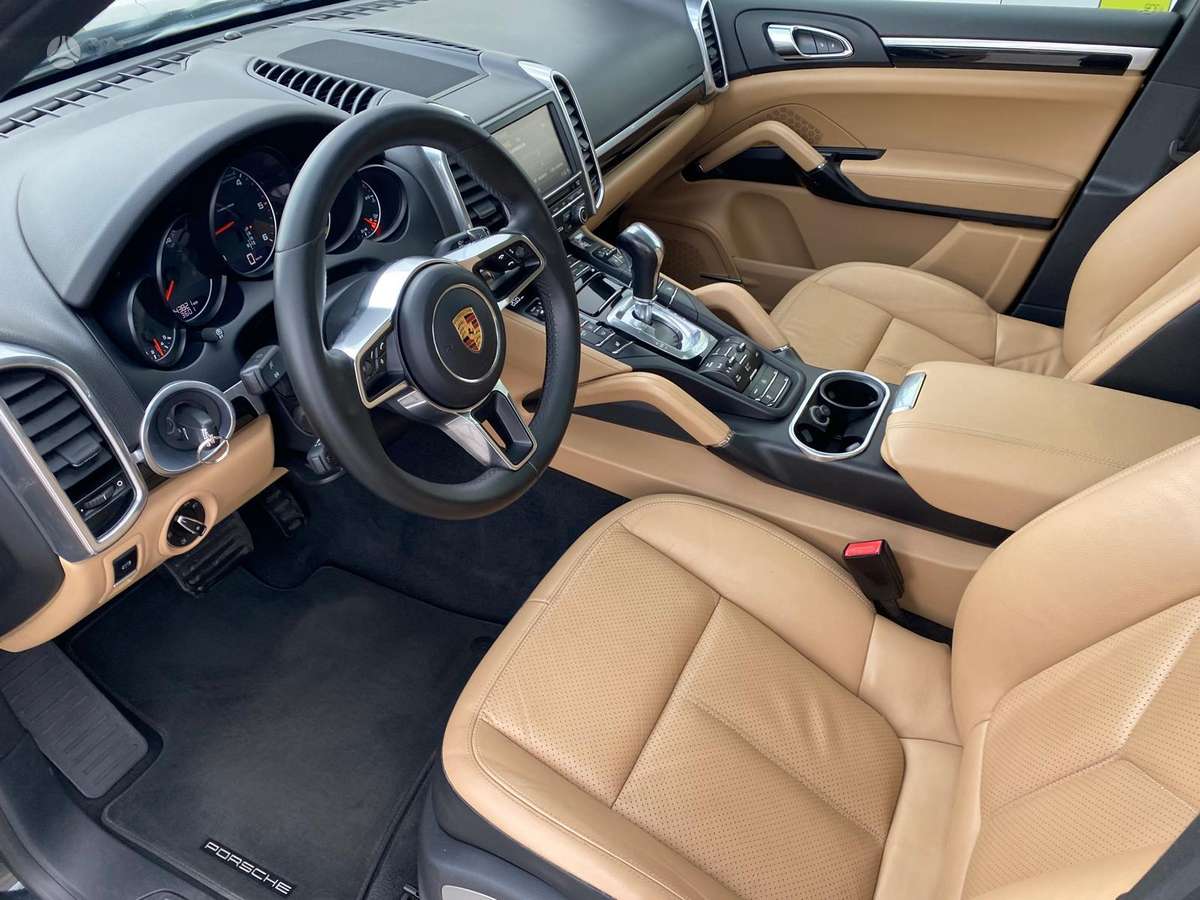 Porsche Cayenne - 9