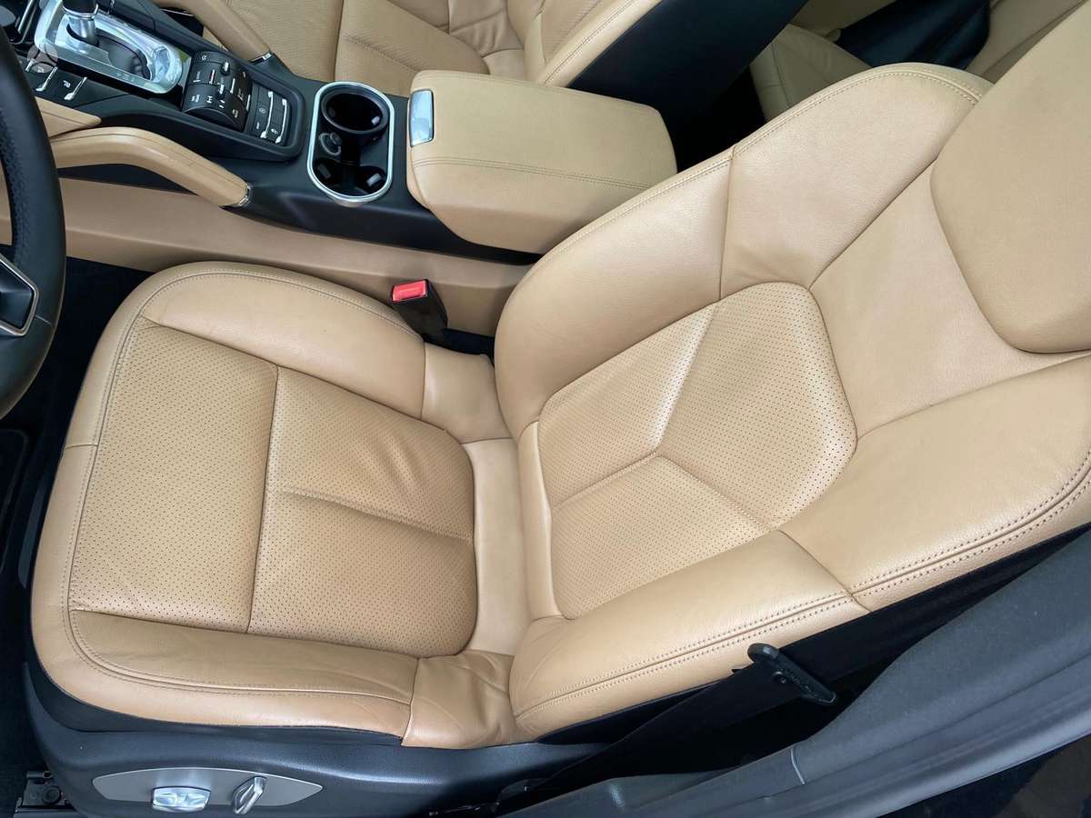 Porsche Cayenne - 10