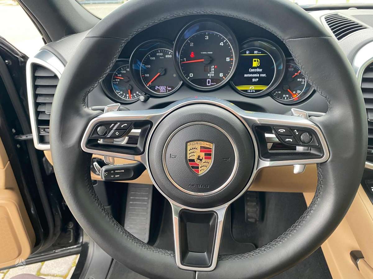 Porsche Cayenne - 12