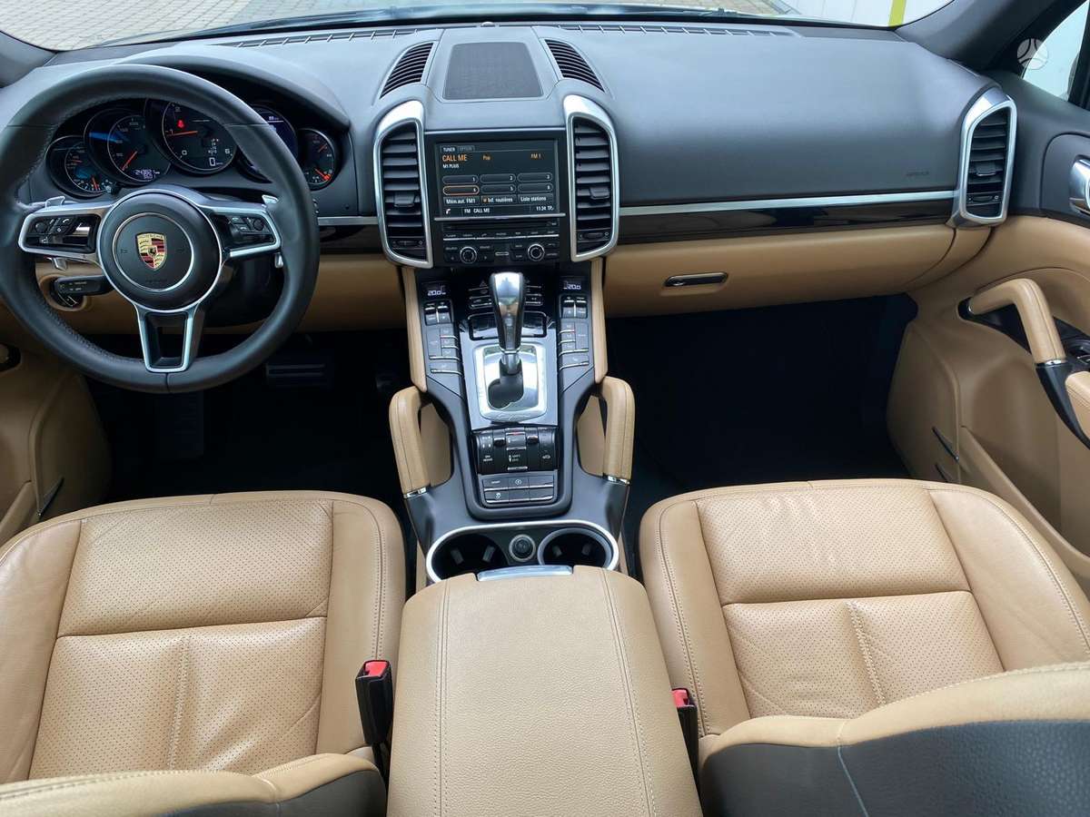 Porsche Cayenne - 11