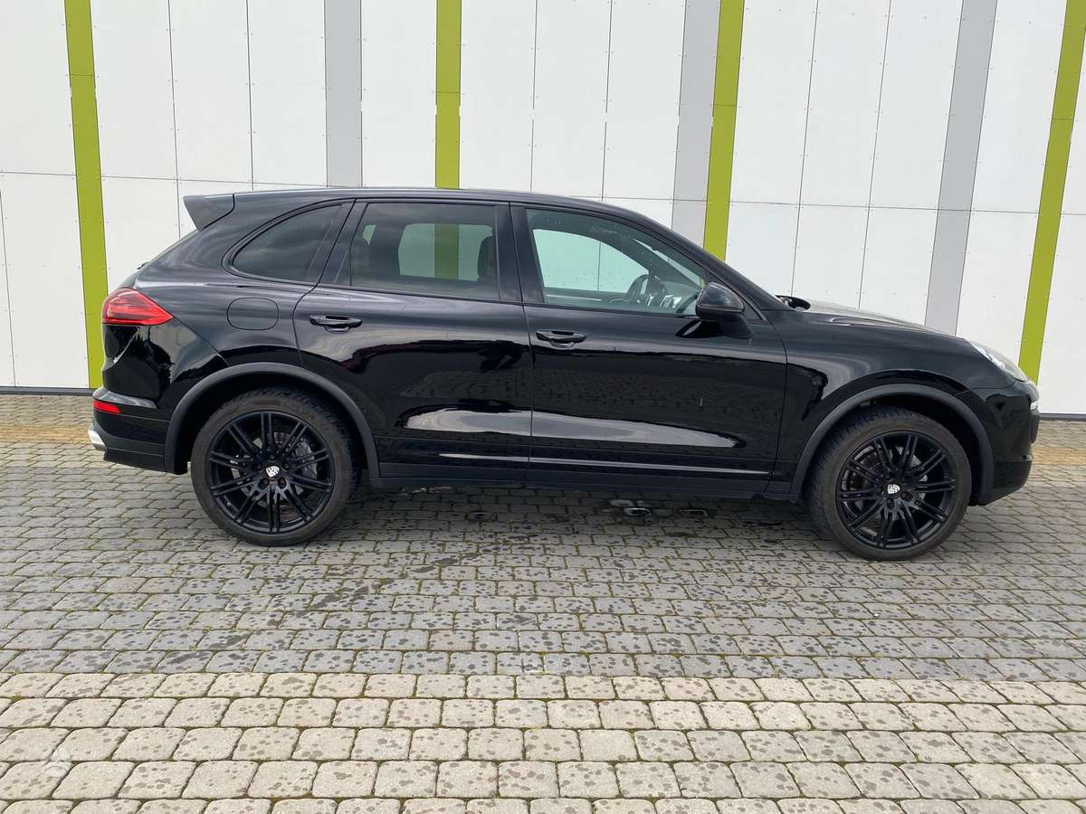 Porsche Cayenne - 2