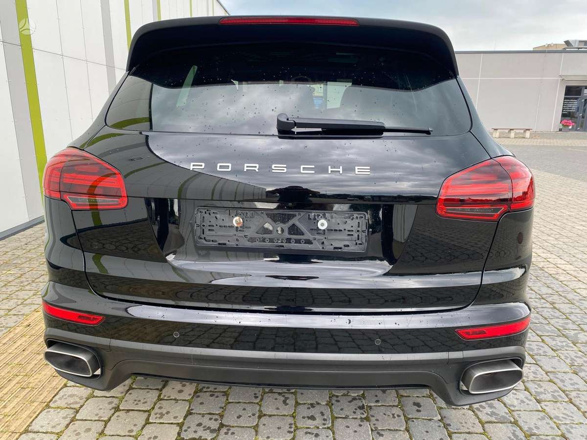 Porsche Cayenne - 4