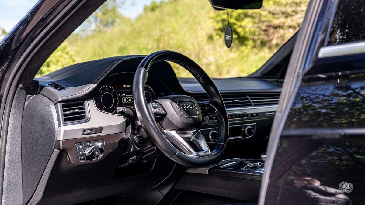 Audi Q7, off-road / crossover