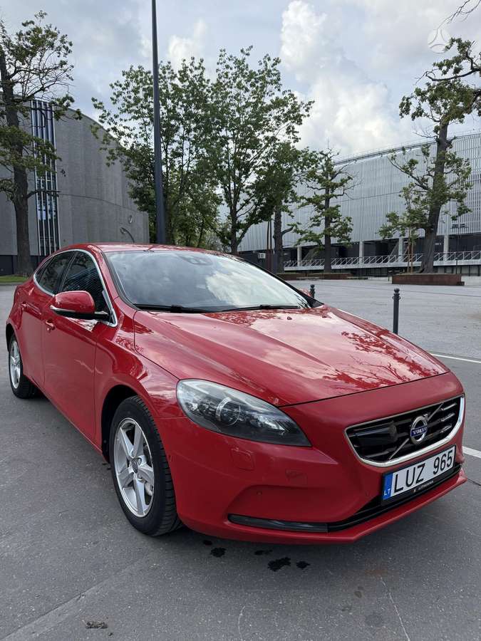 Volvo V40, 1.6 l., hatchback
