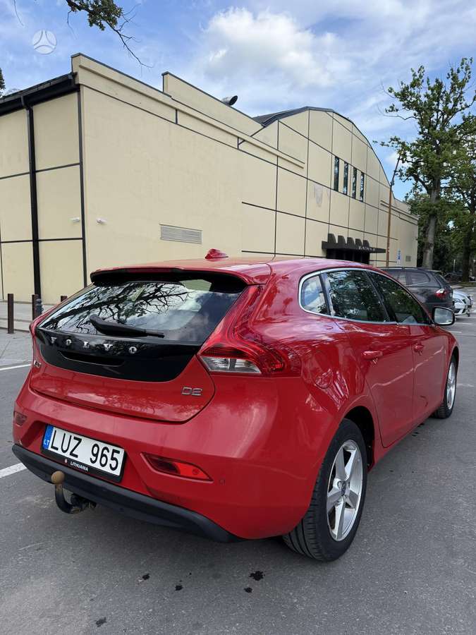 Volvo V40, 1.6 l., hatchback