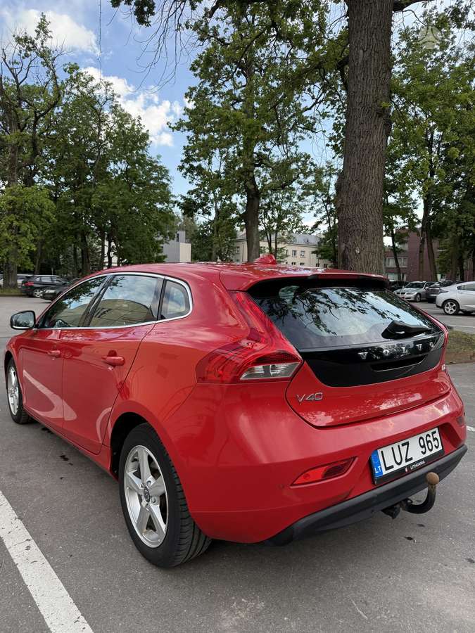 Volvo V40, 1.6 l., hatchback