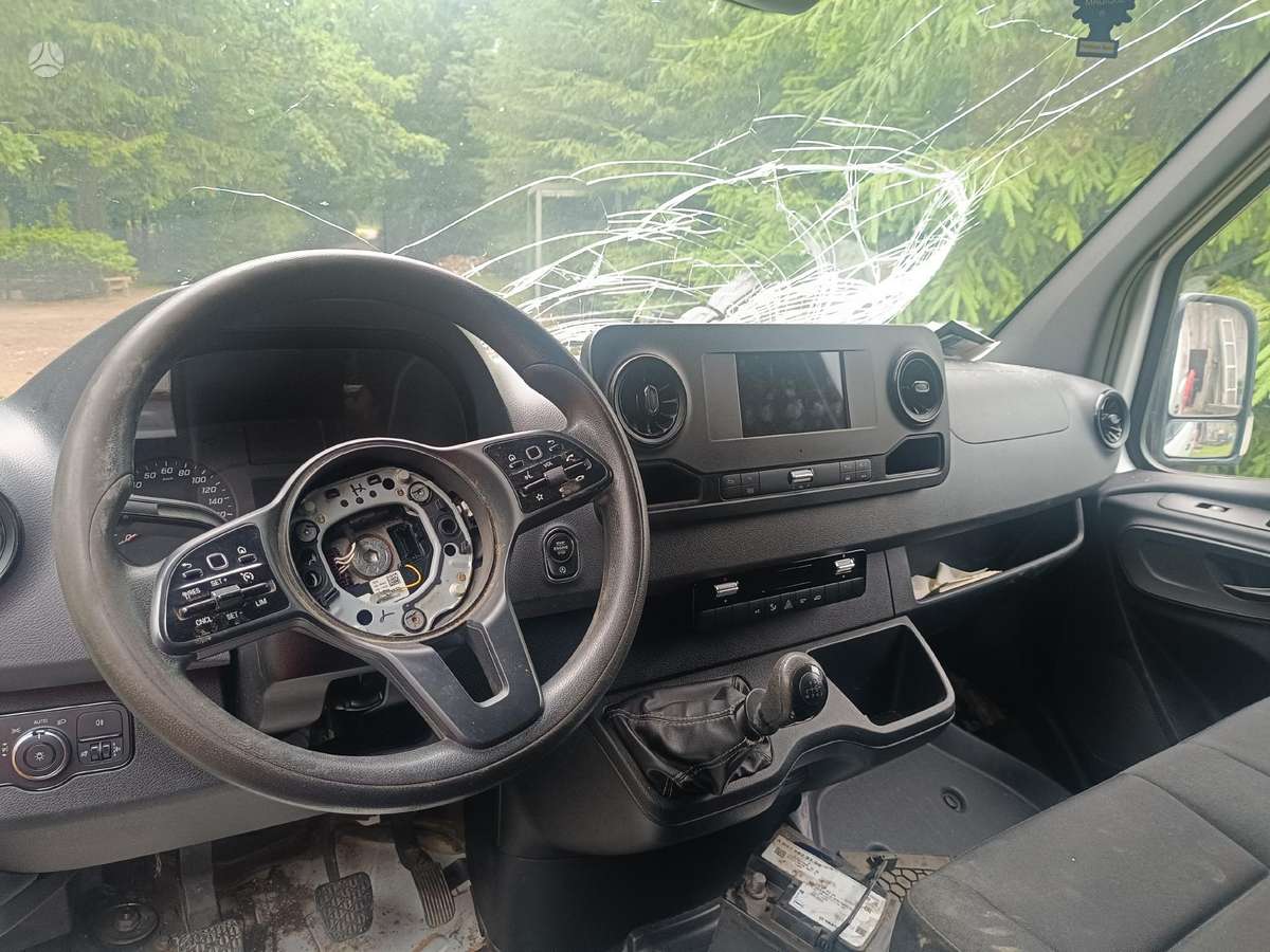 Mercedes-Benz Sprinter, preču