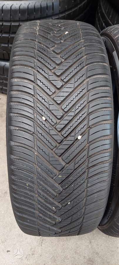 Hankook, universalios 215/45 R18