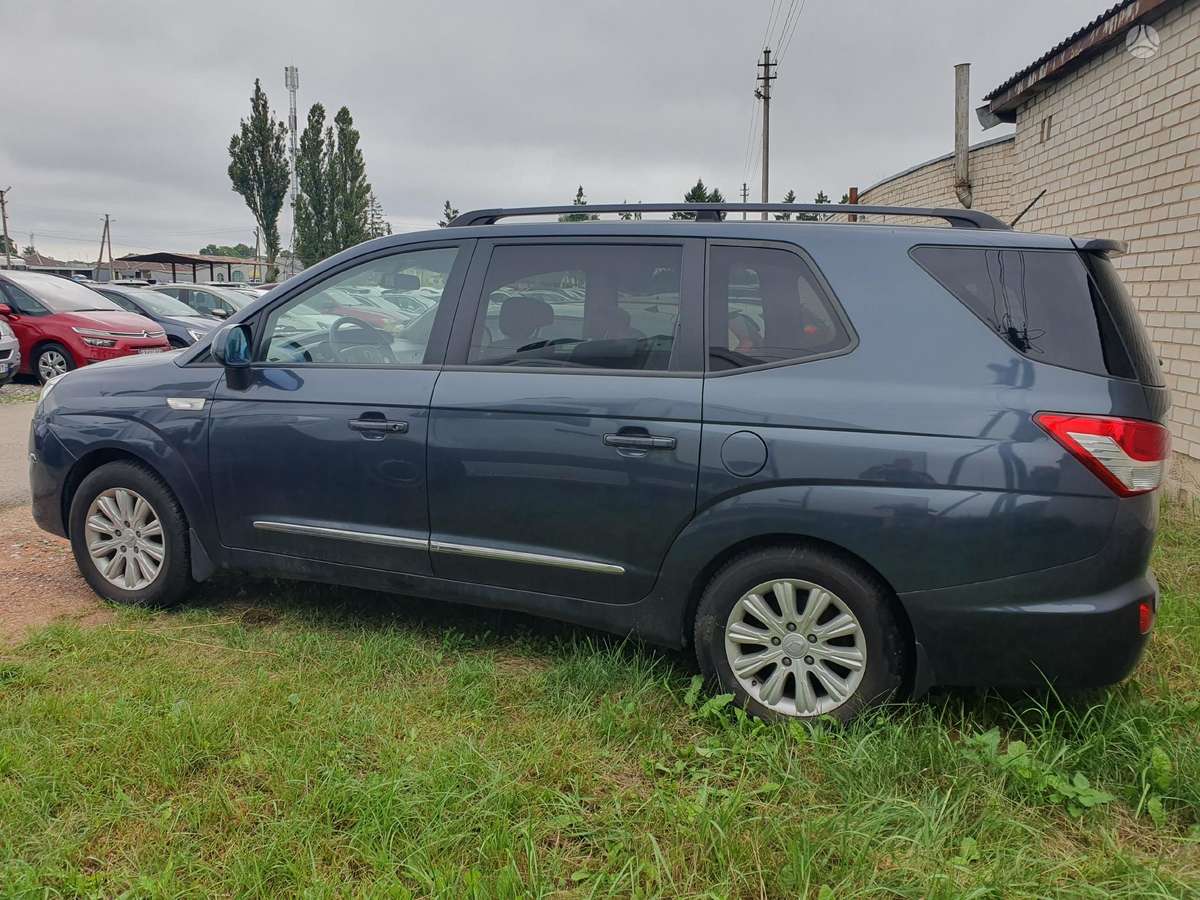 SsangYong Rodius - 4