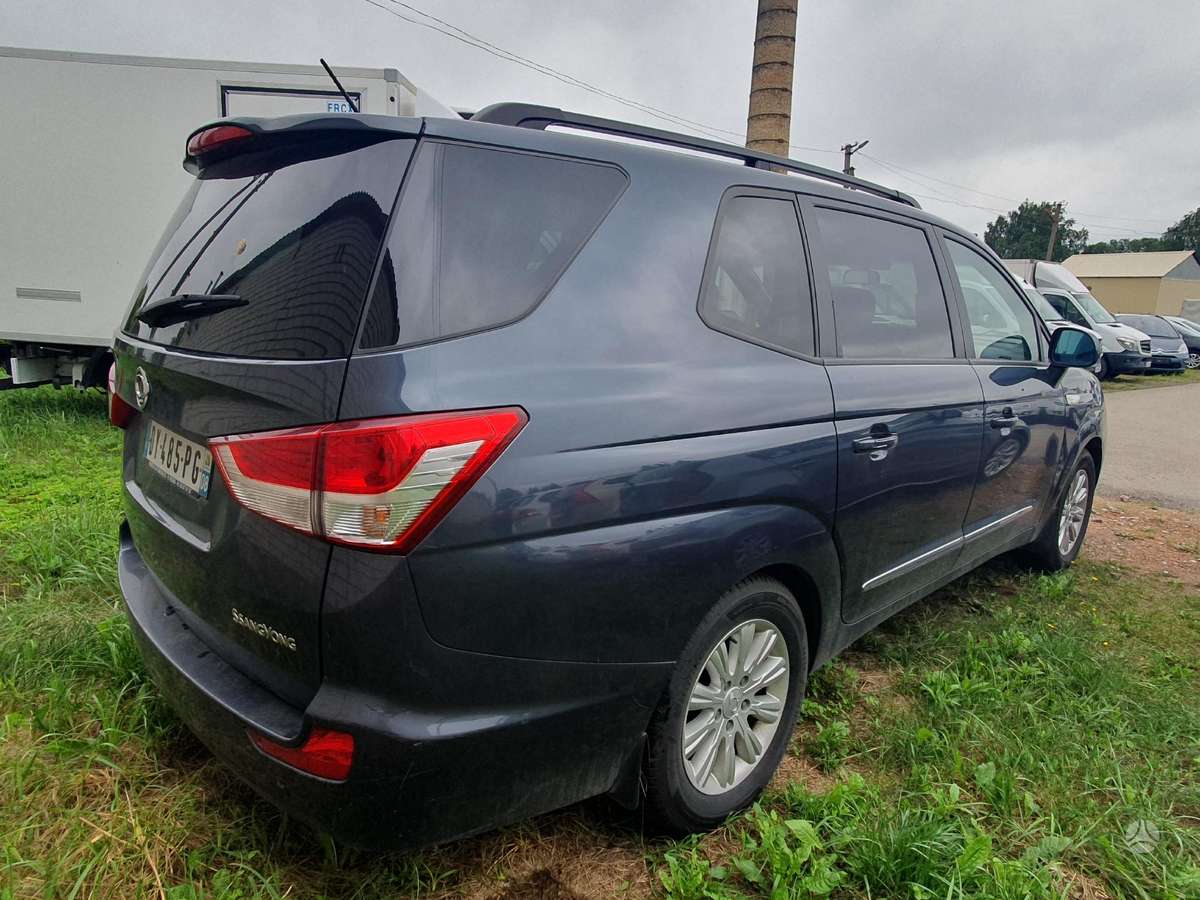 SsangYong Rodius - 7