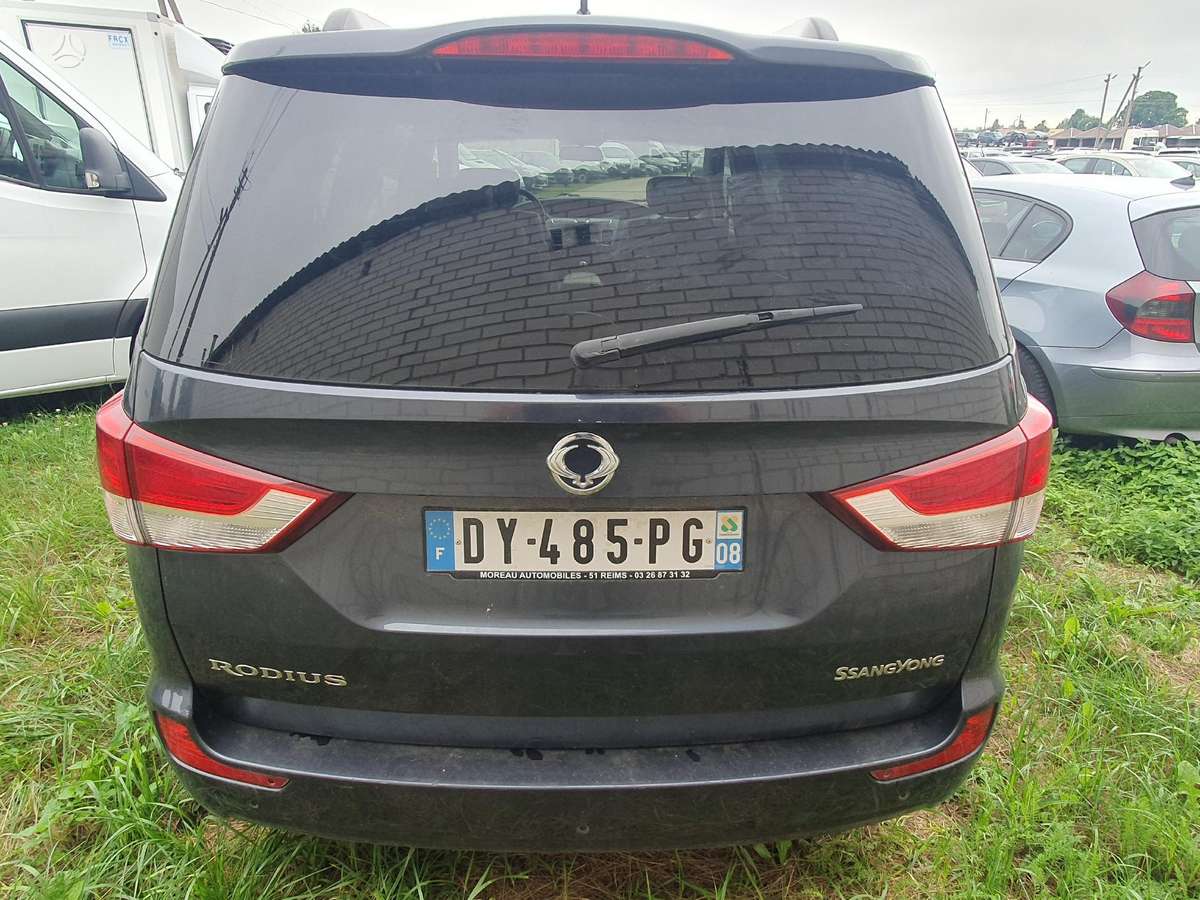SsangYong Rodius - 8
