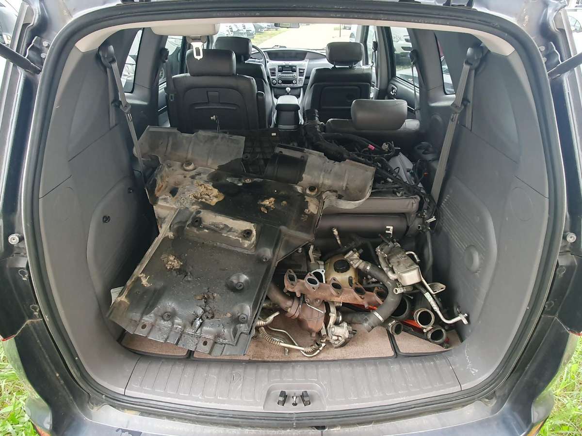 SsangYong Rodius - 12