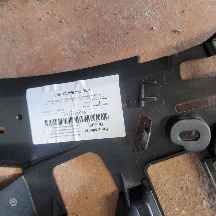 Porsche Cayenne bumper reinforcement