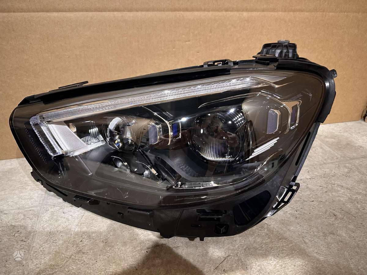 Mercedes-Benz E klasė lights