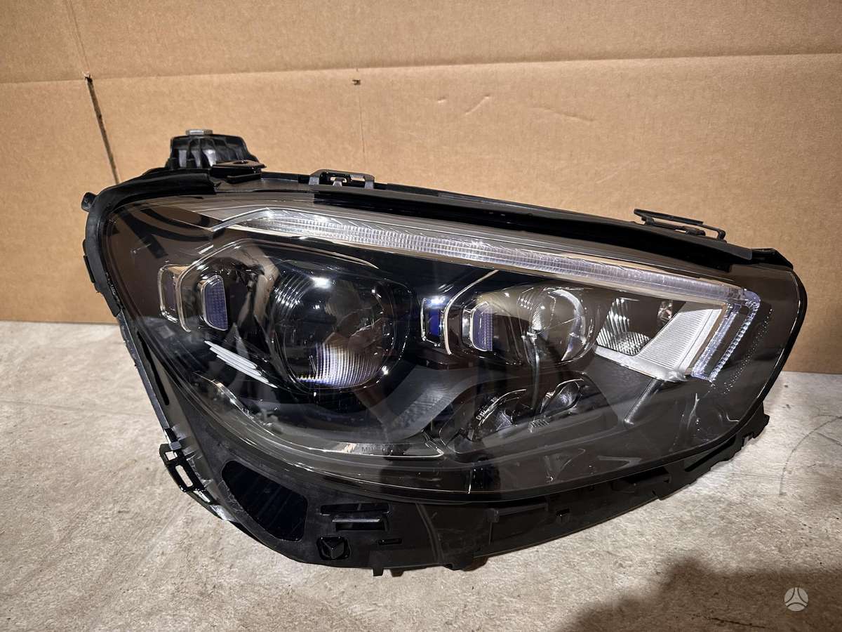 Mercedes-Benz E klasė lights