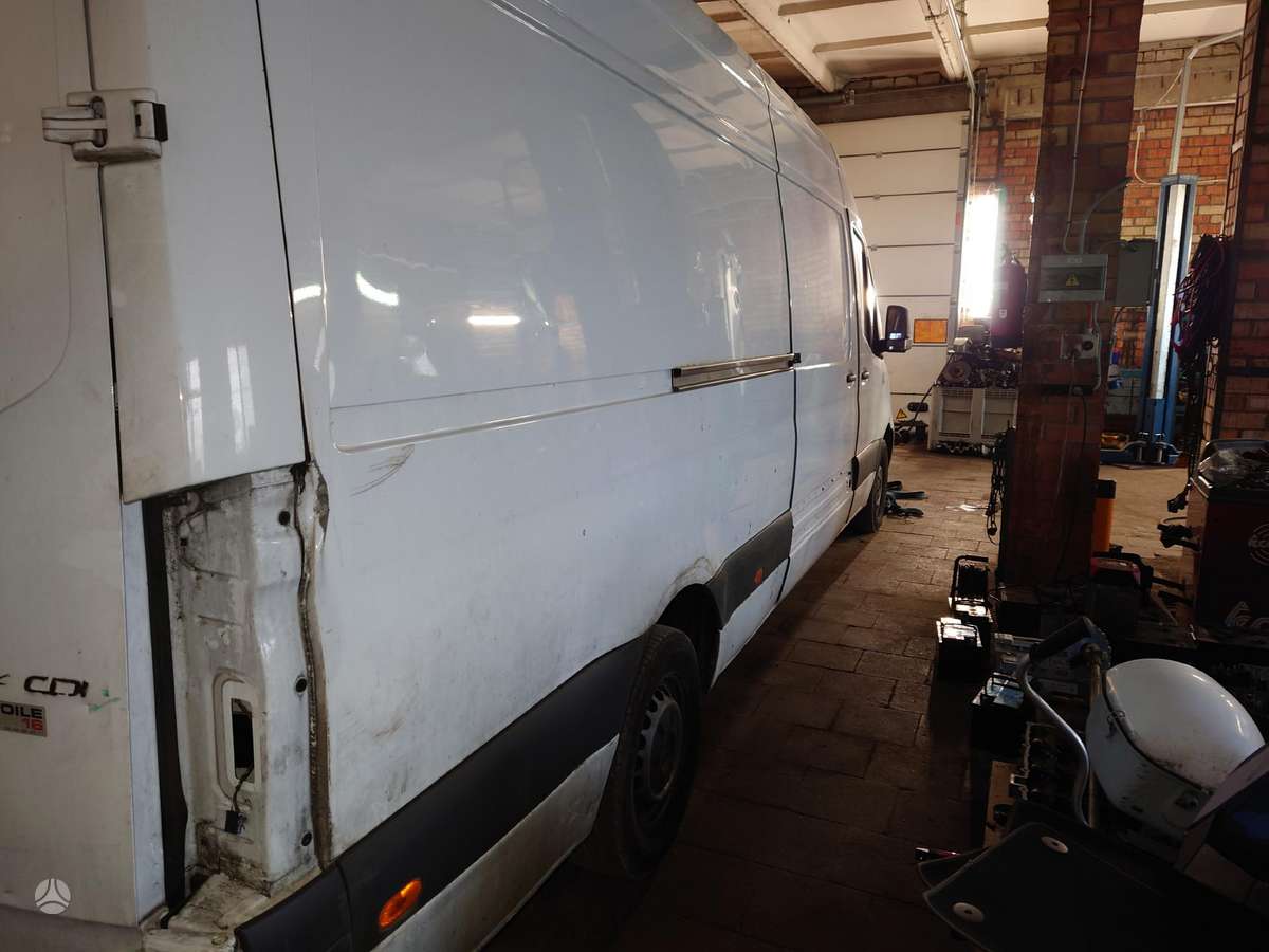 Mercedes-Benz Sprinter, cargo vans