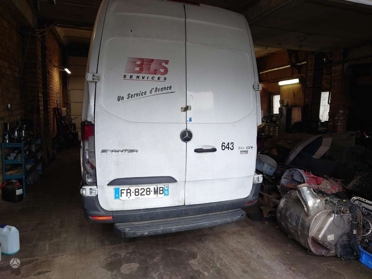 Mercedes-Benz Sprinter, cargo vans