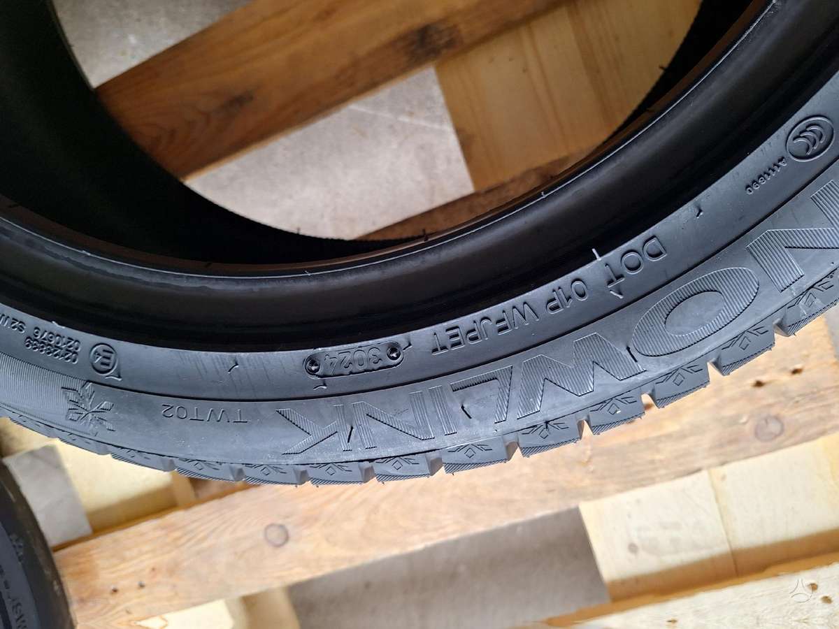 Triangle, winter 235/45 R19