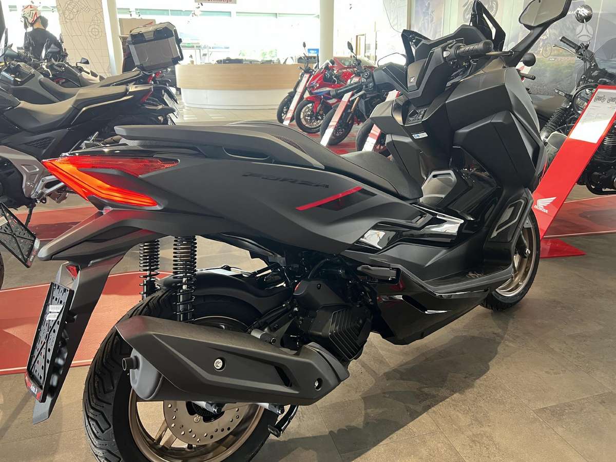 Honda Forza 125cc, scooters / mopeds
