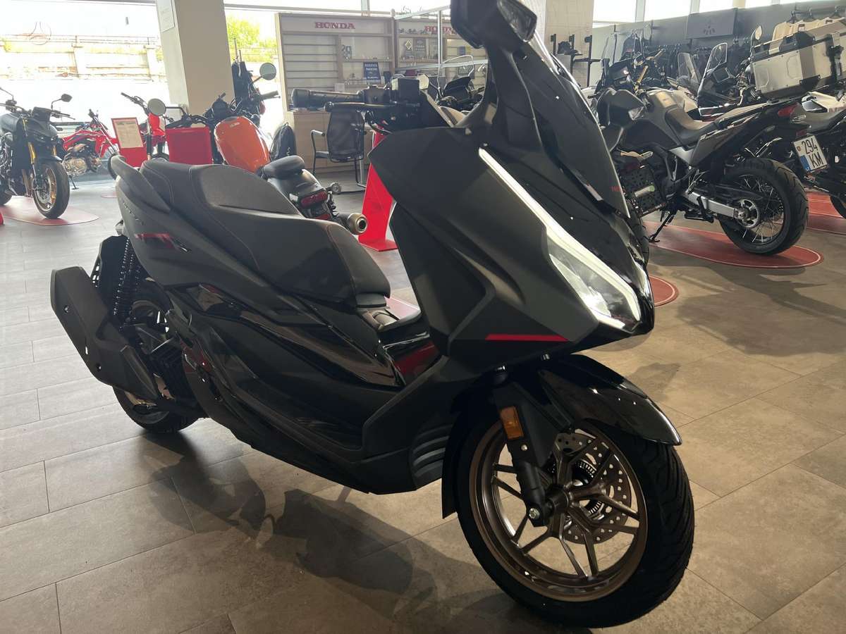 Honda Forza 125cc, scooters / mopeds