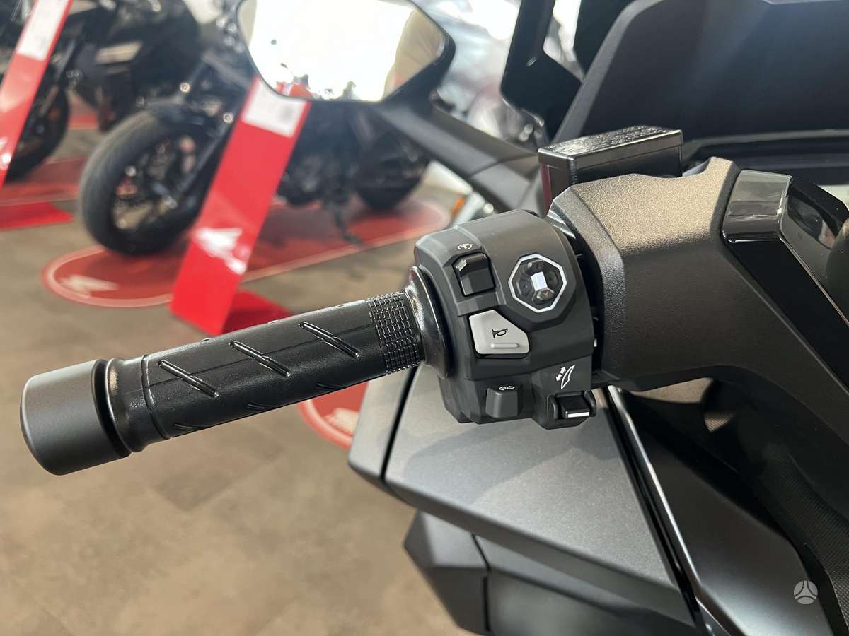 Honda Forza 125cc, scooters / mopeds