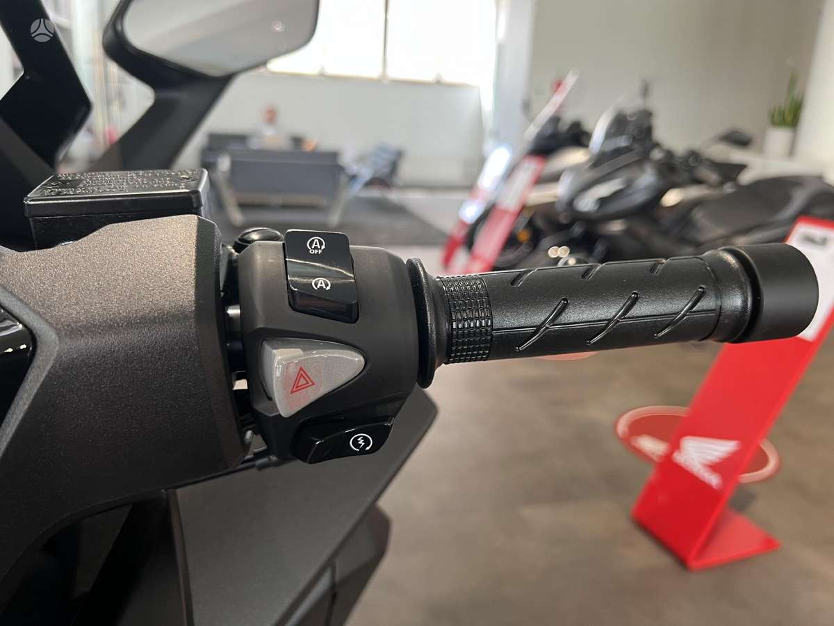 Honda Forza 125cc, мотороллеры / мопеды