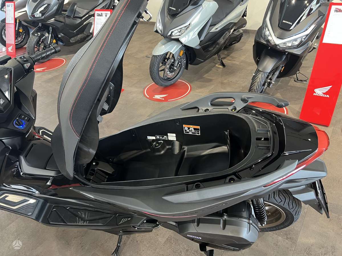 Honda Forza 125cc, scooters / mopeds