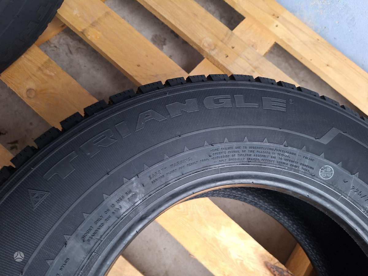 Triangle, winter 225/70 R15