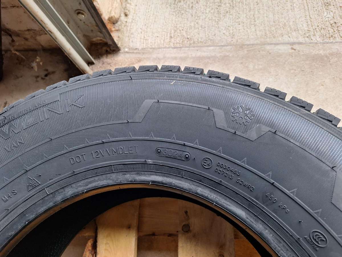 Triangle, winter 225/70 R15