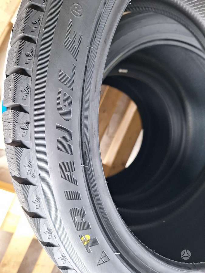 Triangle, ziemas 275/35 R19