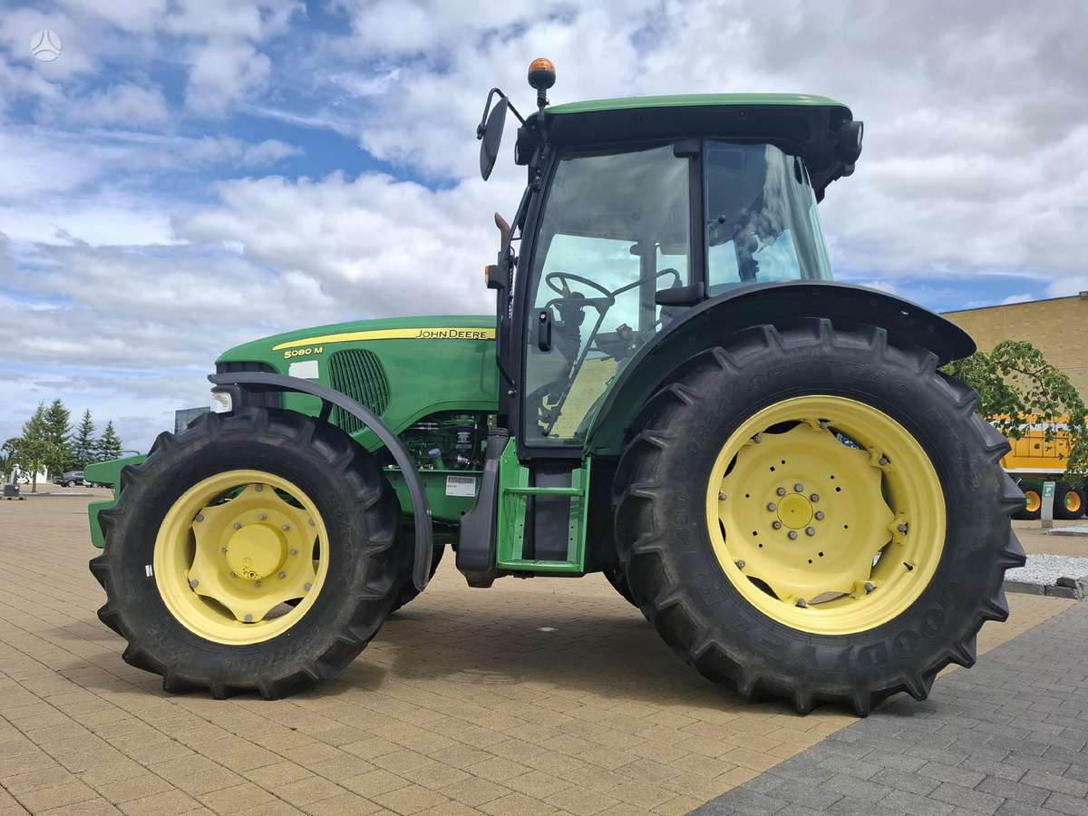 John Deere 5080M, traktoriai