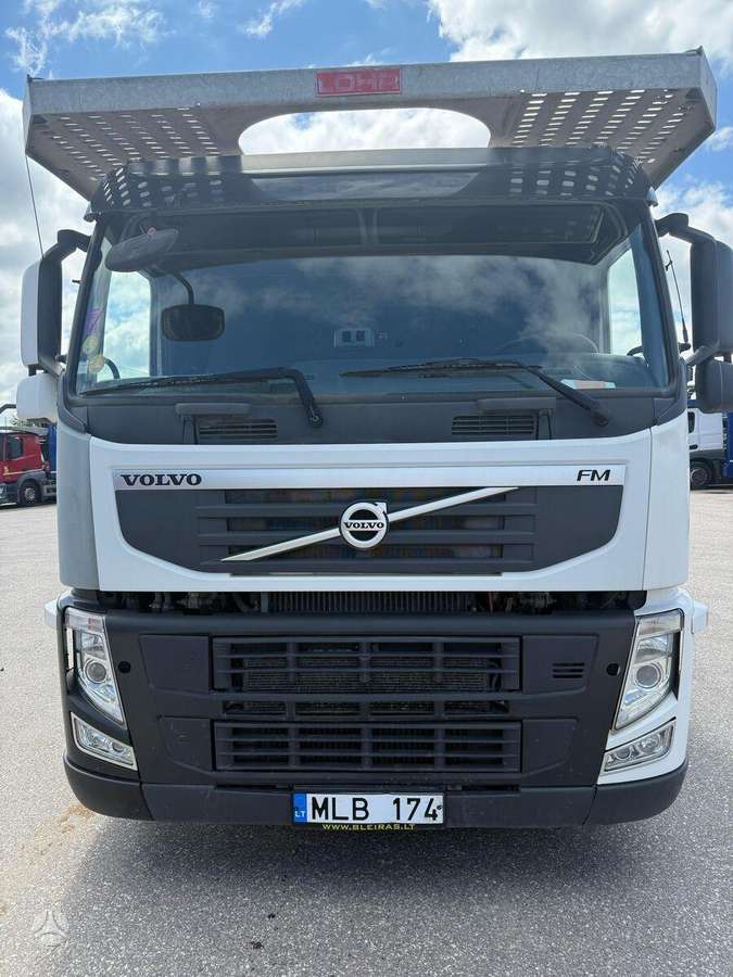 Volvo +LOHR 2011, auto transporters
