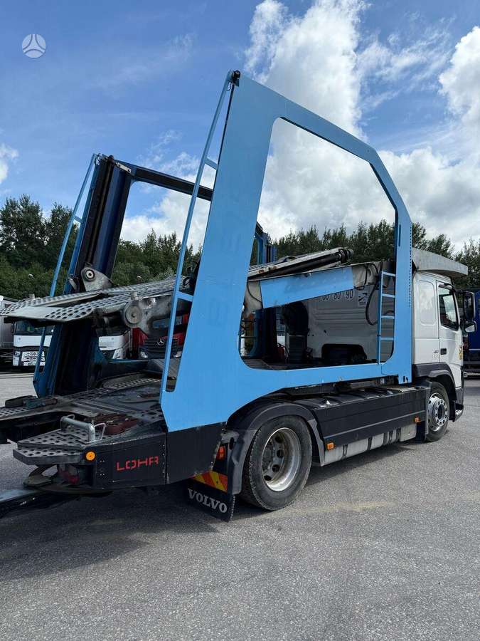 Volvo +LOHR 2011, auto transporters