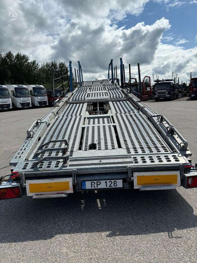 Volvo +LOHR 2011, auto transporters