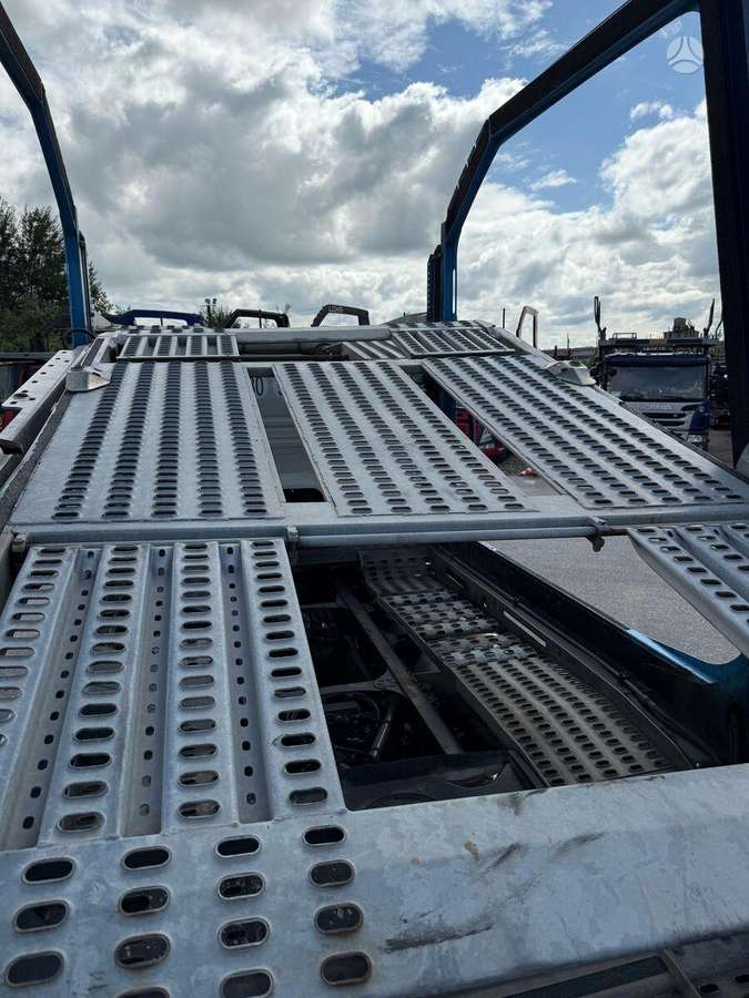 Volvo +LOHR 2011, auto transporters