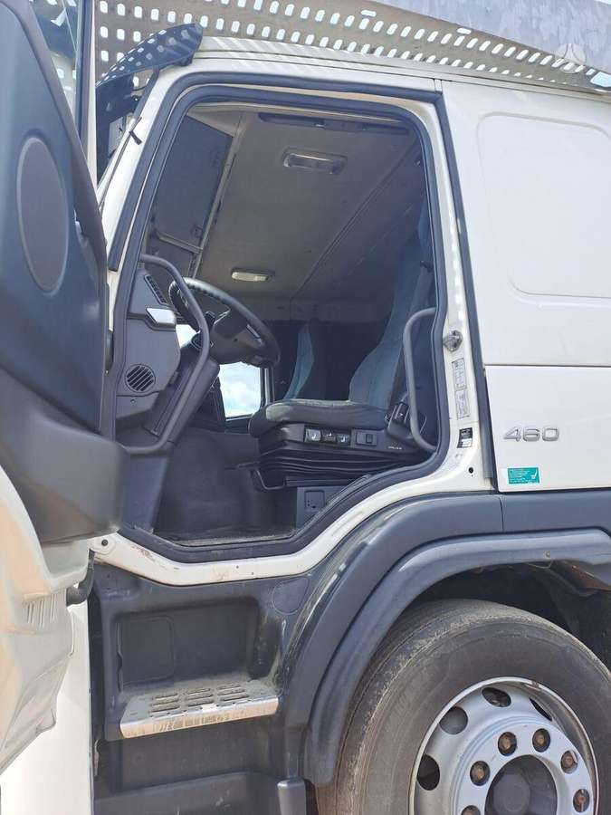 Volvo +LOHR 2011, auto transporters