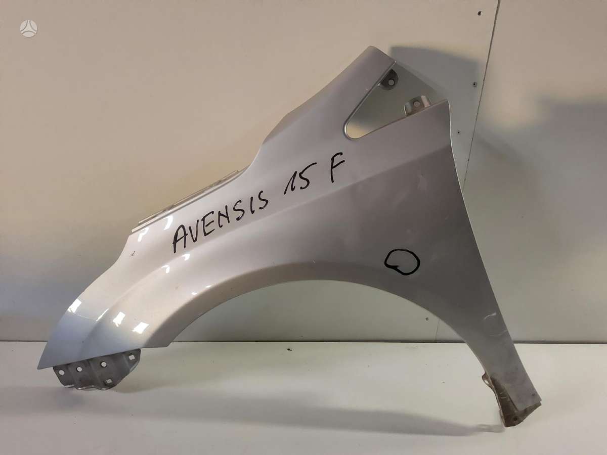 Toyota Avensis for parts