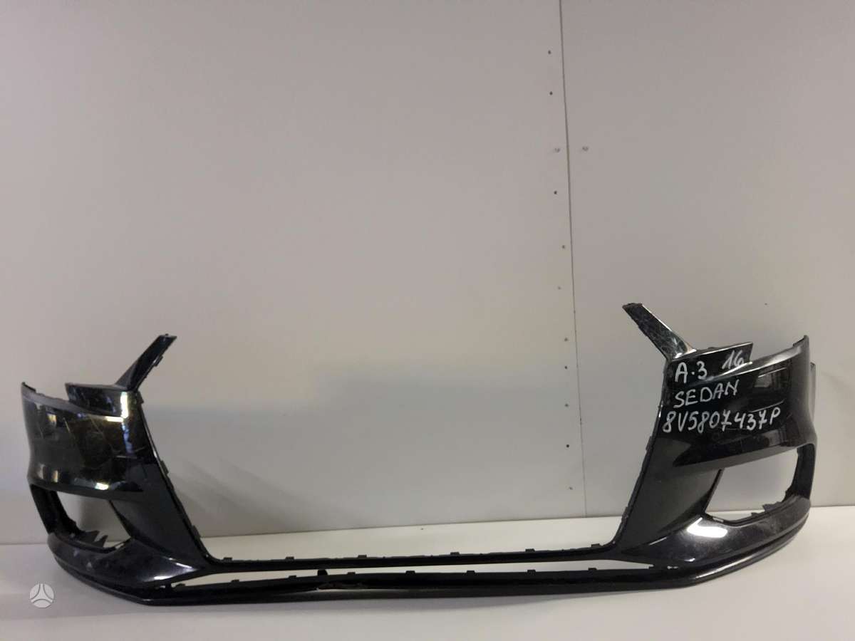 Audi A3 dalimis. Sedanas