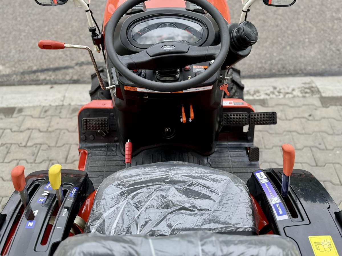 Hinomoto HM-3020, tractors