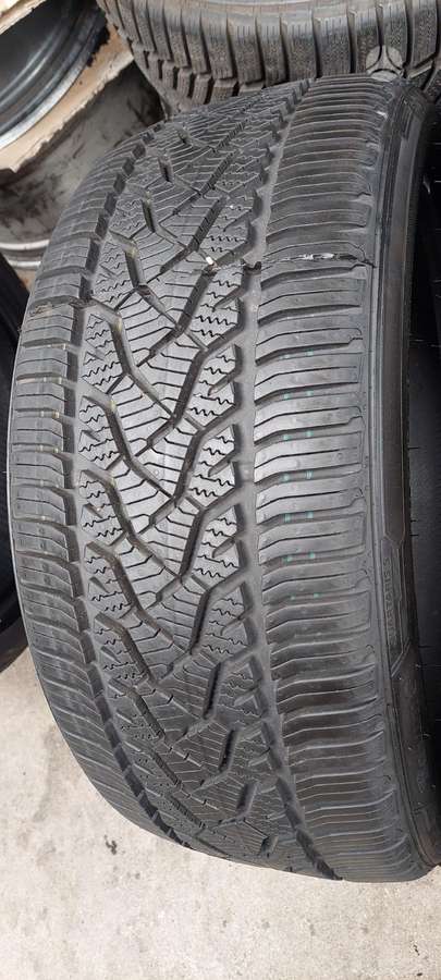 Barum, всесезонные 225/40 R18