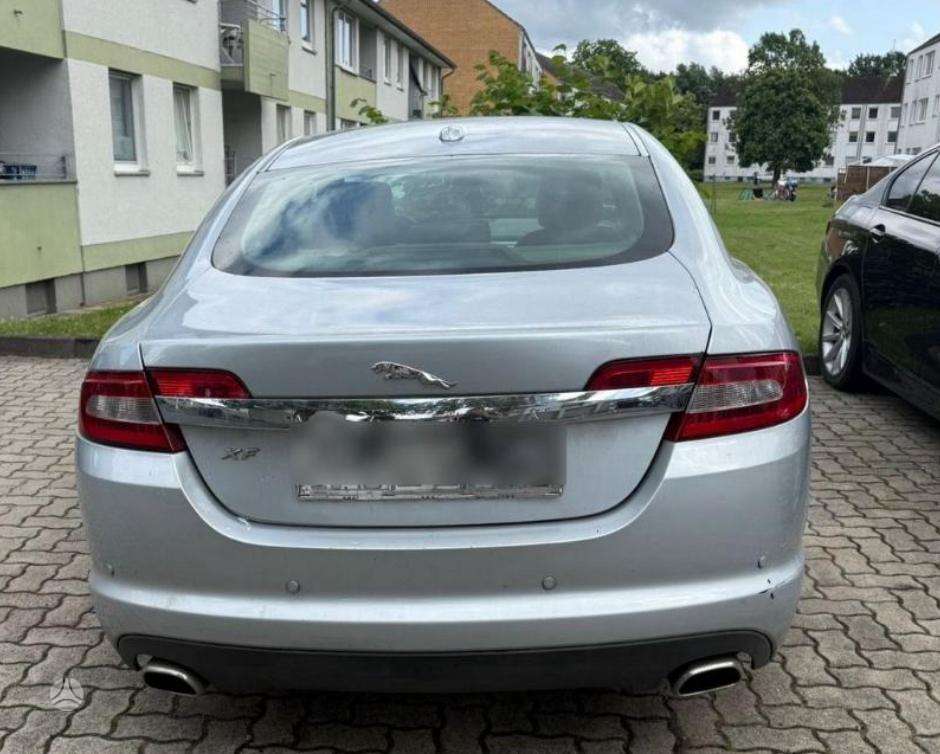 Jaguar XF